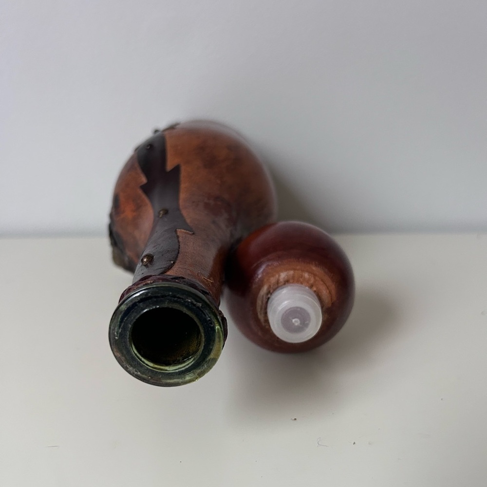Vintage Italian Leather Wrapped Old World MCM Lions Head Bottle Decanter - Picture 8 of 8